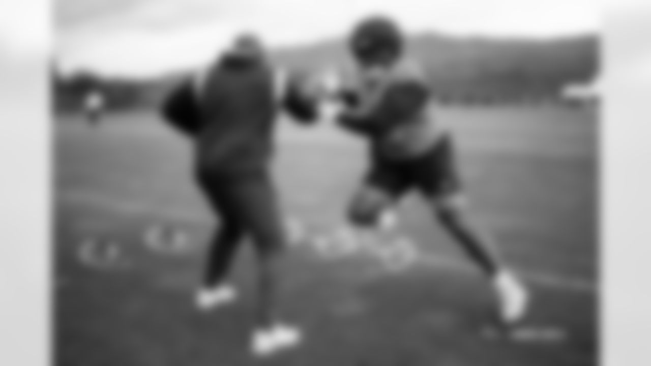 Jamar Cain and D.J. Jones during practice at The Greenbrier in White Sulphur Springs, West Virginia on September 25, 2024. Photo by Ben Swanson / Denver Broncos