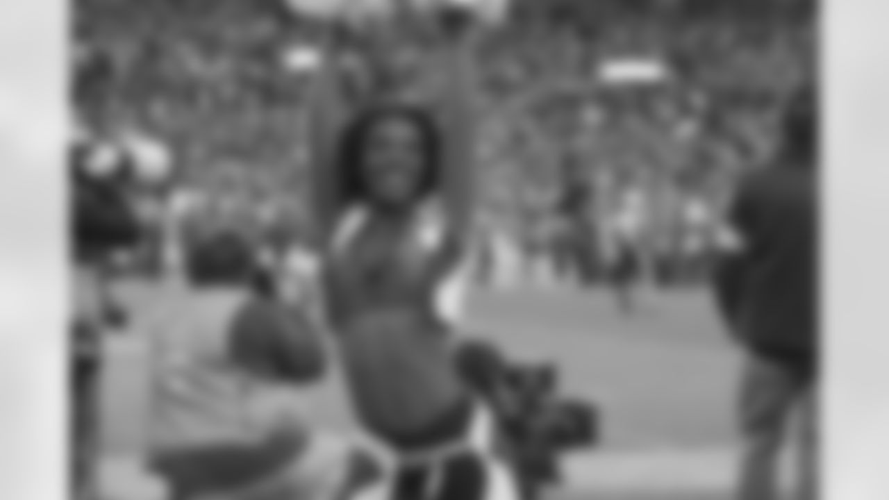 Denver Broncos Cheerleaders during the Broncos' Week 18 game against the Los Angeles Chargers at Empower Field at Mile High in Denver, Colorado on January 4, 2026. Photo by Paul Cloud / Denver Broncos