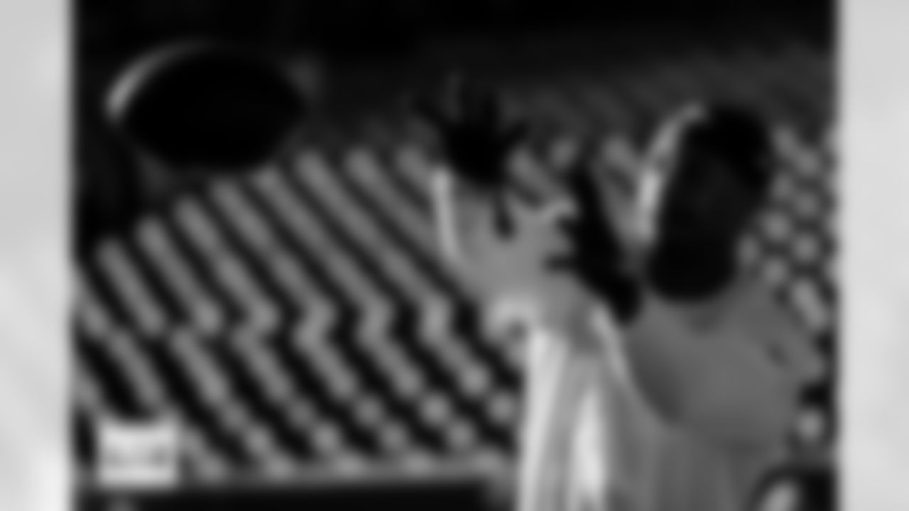 Courtland Sutton warms up before the Broncos' Week 15 game against the Green Bay Packers at Empower Field at Mile High in Denver, Colorado on December 14, 2025. Photo by Ben Swanson / Denver Broncos