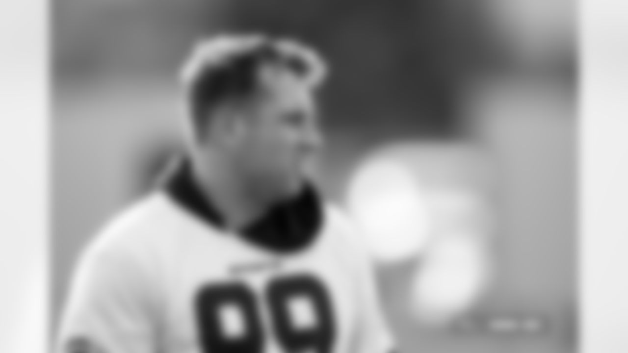 Zach Allen during practice at Broncos Park Powered by CommonSpirit in Englewood, Colorado on December 23, 2025. Photo by Ben Swanson / Denver Broncos