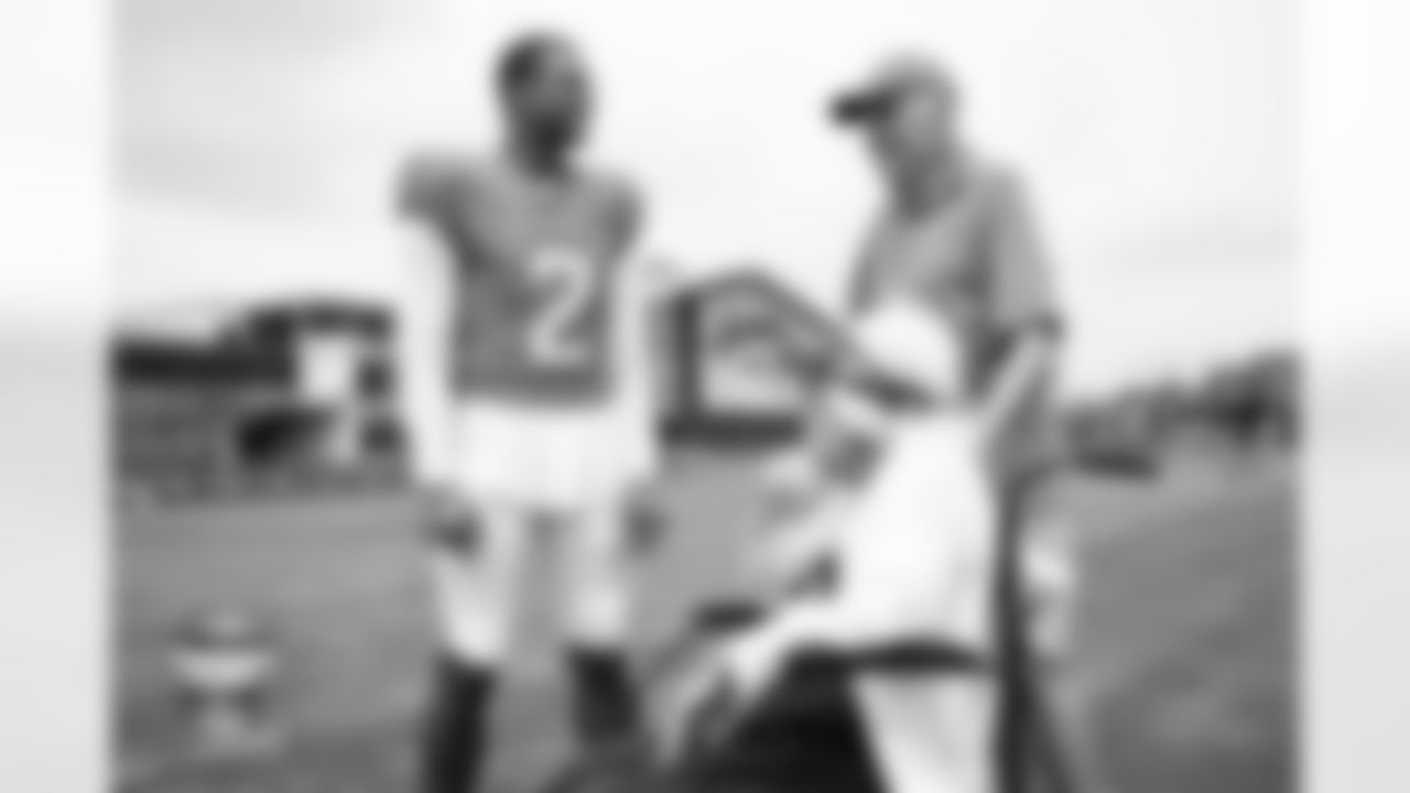 108-year-old fan Bettye Garrett meets Pat Surtain II during a training camp practice at Broncos Park Powered by CommonSpirit on July 29, 2025 in Englewood, Colorado. Photo by Ben Swanson / Denver Broncos