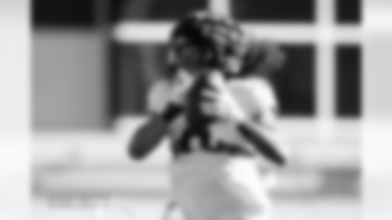 Talanoa Hufanga during practice at Broncos Park Powered by CommonSpirit in Englewood, Colorado on November 13, 2025. Photo by Ben Swanson / Denver Broncos