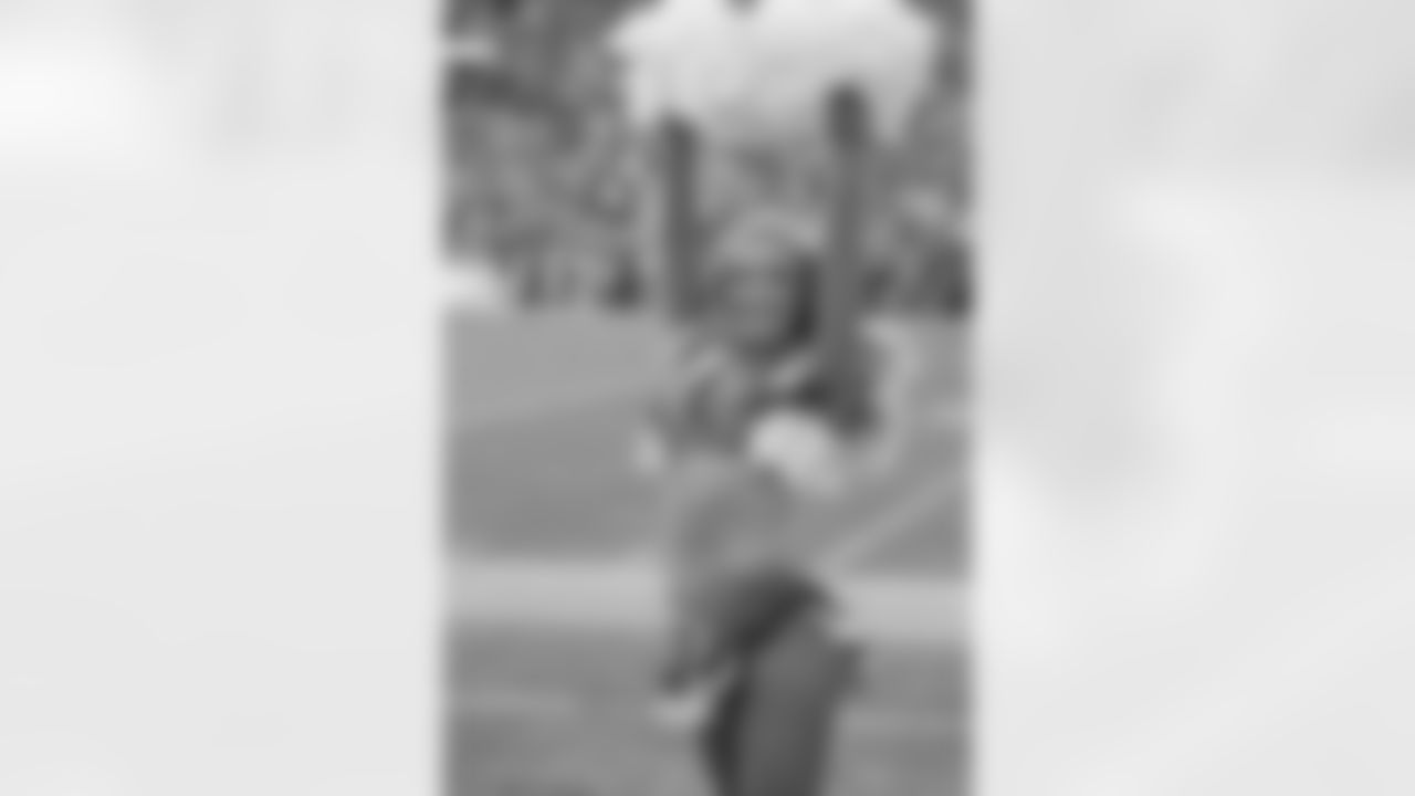 Denver Broncos Cheerleaders during the Broncos' Week 18 game against the Los Angeles Chargers at Empower Field at Mile High in Denver, Colorado on January 4, 2026. Photo by Paul Cloud / Denver Broncos