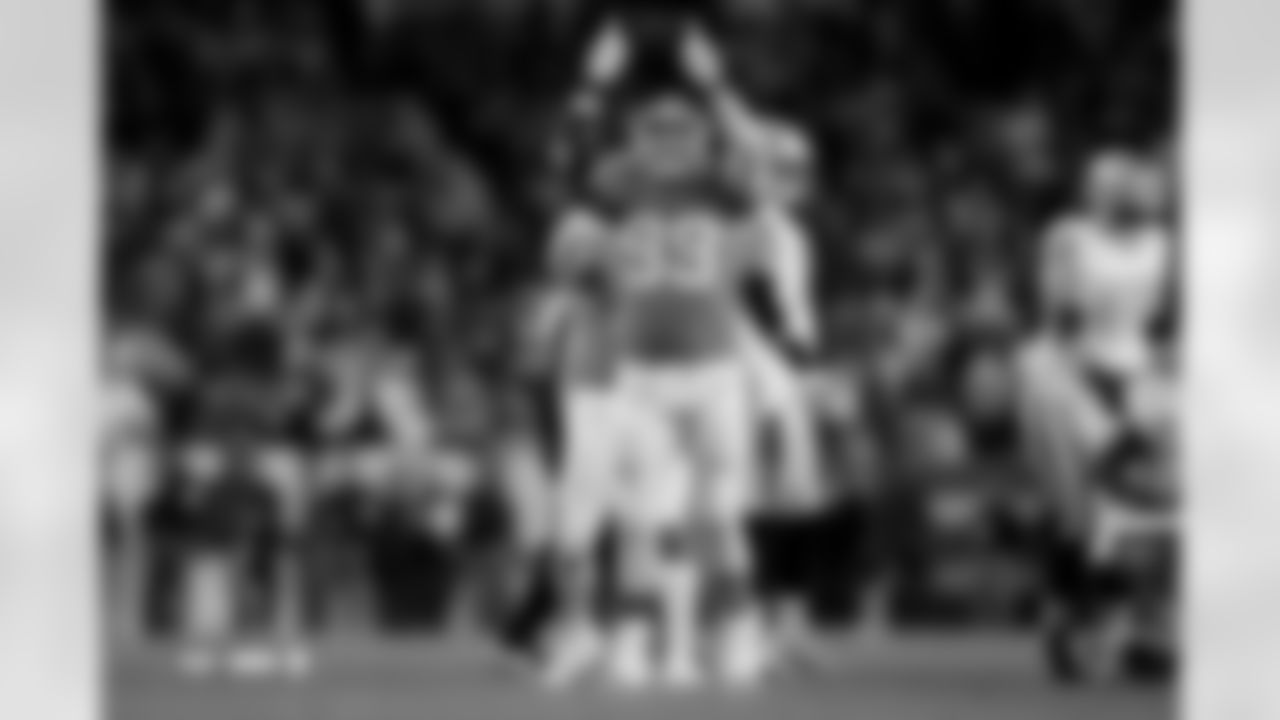 Zach Allen during the Broncos' Week 10 game against the Las Vegas Raiders at Empower Field at Mile High in Denver, Colorado on November 6, 2025. Photo by Gabriel Christus / Denver Broncos