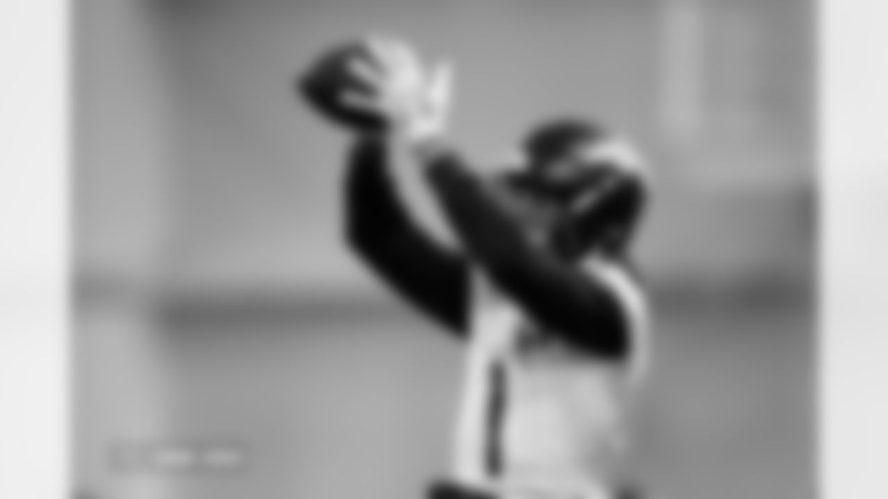 Evan Engram during practice at Broncos Park Powered by CommonSpirit in Englewood, Colorado on October 31, 2025. Photo by Ben Swanson / Denver Broncos