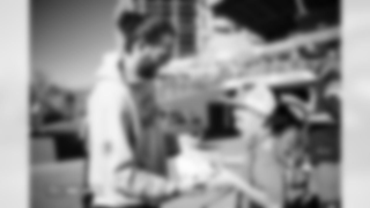 Alex Singleton signs autographs for fans during team arrivals before the Broncos' Week 11 game against the Kansas City Chiefs at Empower Field at Mile High in Denver, Colorado on November 16, 2025. Photo by Ben Swanson / Denver Broncos