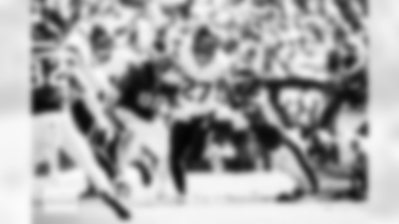 Denver Broncos running back J.K. Dobbins (27) runs with the ball during the Broncos' Week 5 game against the Philadelphia Eagles at Lincoln Financial Field in Philadelphia, Pennsylvania on October 5, 2025. Photo by Ben Swanson / Denver Broncos