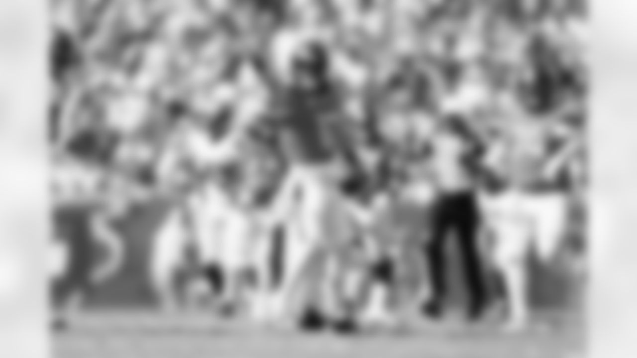 Bo Nix (10) during the Broncos' Week 3 game against the Tampa Bay Buccaneers at Raymond James Stadium in Tampa, Florida on September 22, 2024. Photo by Gabriel Christus / Denver Broncos