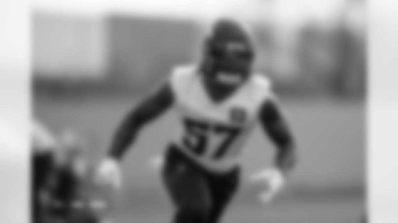 Dre Greenlaw during practice at Broncos Park Powered by CommonSpirit in Englewood, Colorado on November 12, 2025. Photo by Gabriel Christus / Denver Broncos