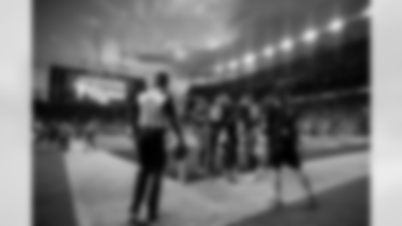 Denver Broncos quarterback Bo Nix (10) celebrates with teammates after a touchdown during the Broncos' Week 4 game against the Cincinnati Bengals at Empower Field at Mile High in Denver, Colorado on September 29, 2025. Photo by Ben Swanson / Denver Broncos