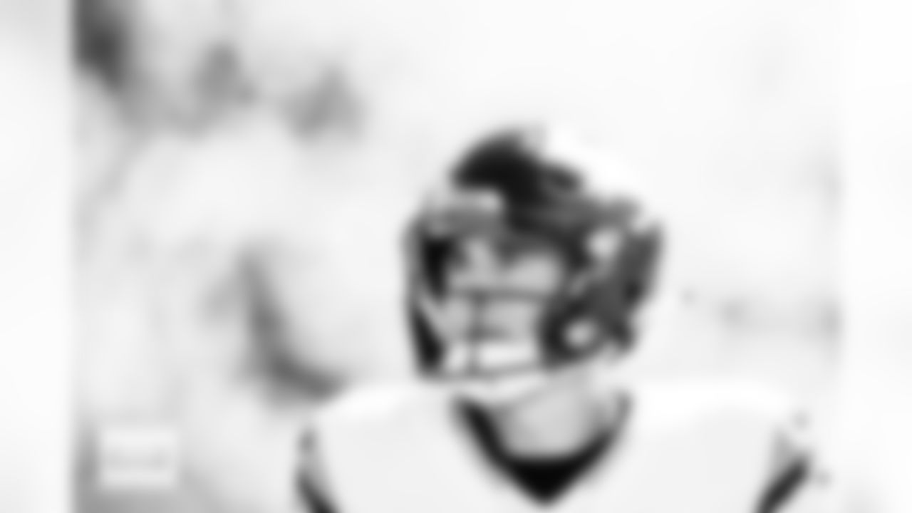 Denver Broncos quarterback Bo Nix (10) before the Broncos' Week 5 game against the Philadelphia Eagles at Lincoln Financial Field in Philadelphia, Pennsylvania on October 5, 2025. Photo by Ben Swanson / Denver Broncos