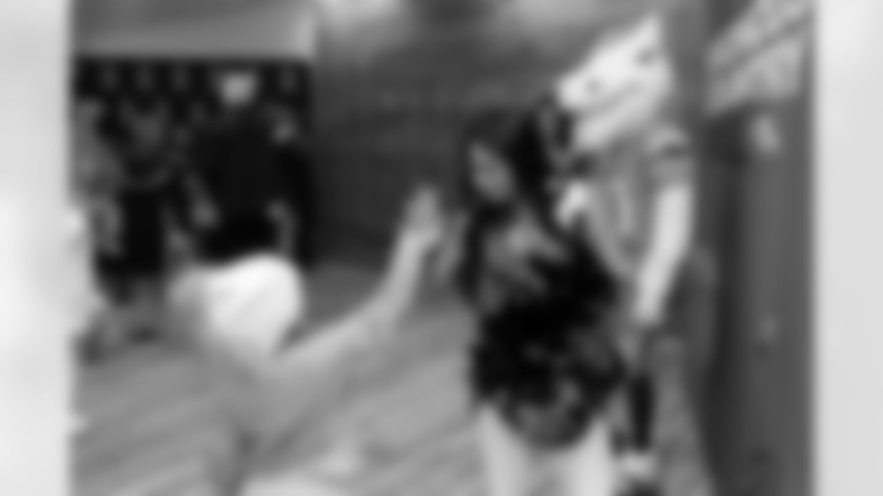 DBC Ariana during a visit with military families on Saturday, November 29, 2025 at USO Warrior and Family Center in Fort Belvoir, Virginia.
Photo by Gabriel Christus / Denver Broncos