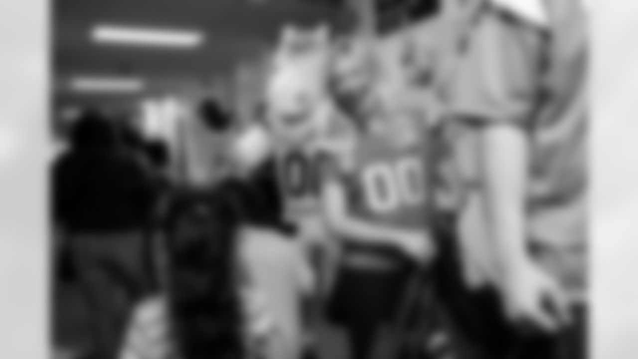 The Denver Broncos and CommonSpirit host a Thanksgiving assembly and activities about kindness at Colfax Elementary School in Denver, Colorado on November 11, 2025. Photo by Ben Swanson / Denver Broncos