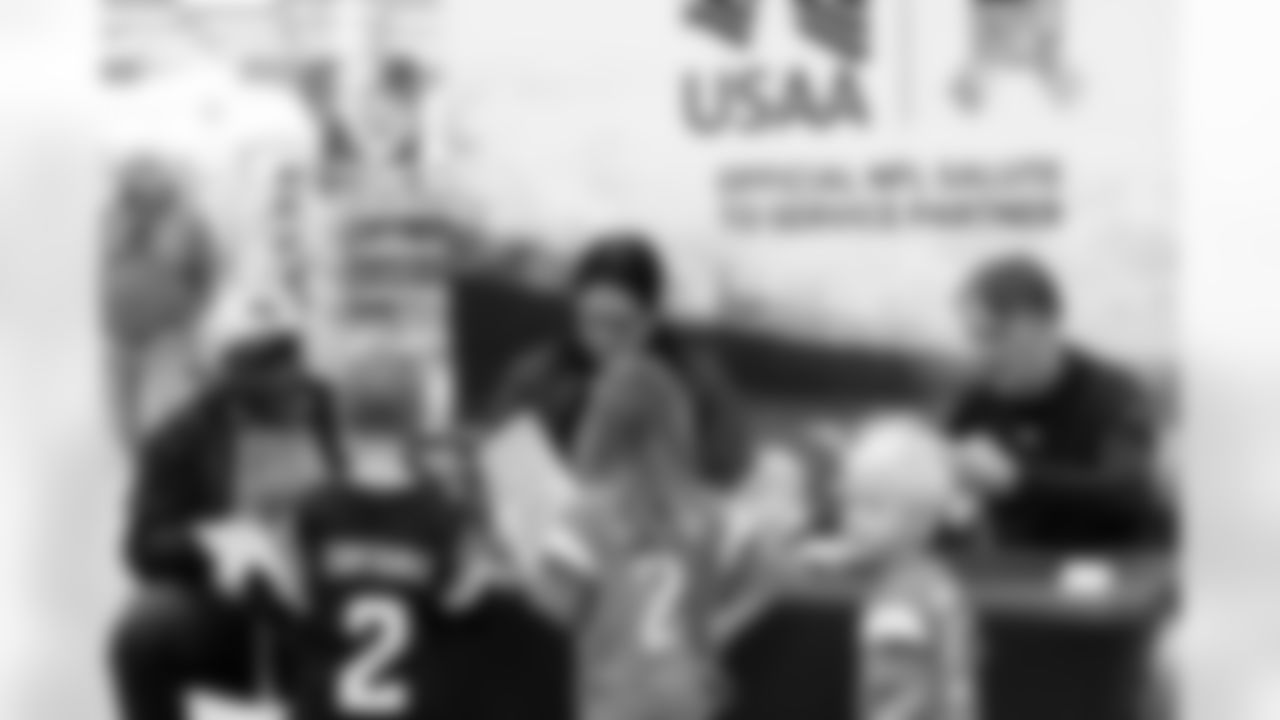 Denver Broncos Cheerleaders and Broncos alumni visit the United States Army post at Fort Carson during the Salute to Service Caravan on December 16, 2025. Photo by Ben Swanson / Denver Broncos