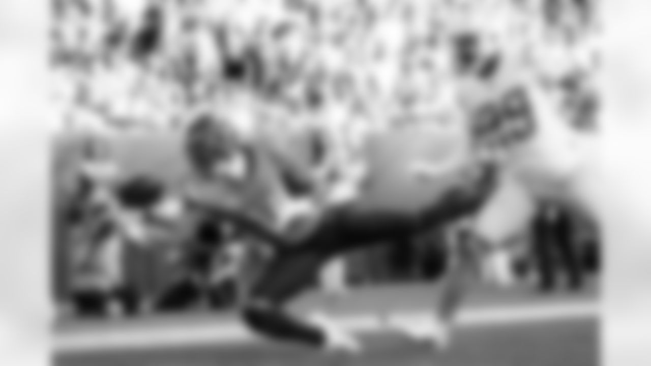 Denver Broncos wide receiver Courtland Sutton (14) makes a one-handed touchdown catch during the Broncos' Week 6 game against the Los Angeles Chargers at Empower Field at Mile High in Denver, Colorado on October 13, 2024. Photo by Ben Swanson / Denver Broncos