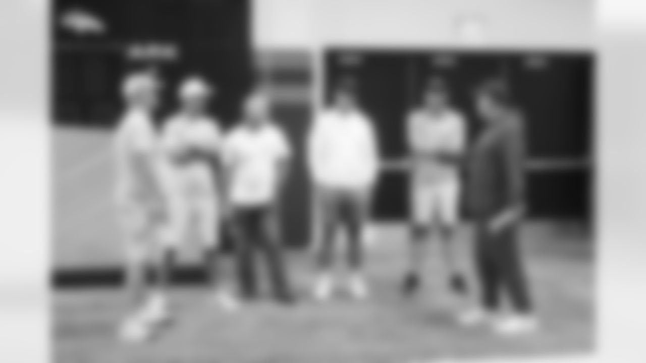 Sean Payton talks with Tom Hoge, Keegan Bradley and others during a visit to Denver Broncos practice on Monday, August 19, 2024 at Centura Health Training Center in Englewood, Colorado.
Photo by Gabriel Christus / Denver Broncos