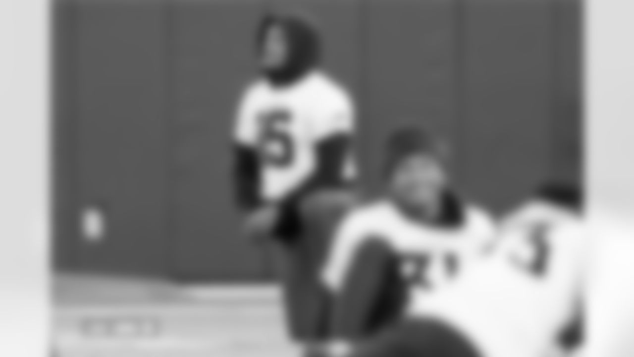 Nik Bonitto during practice at Broncos Park Powered by CommonSpirit in Englewood, Colorado on November 4, 2025. Photo by Gabriel Christus / Denver Broncos