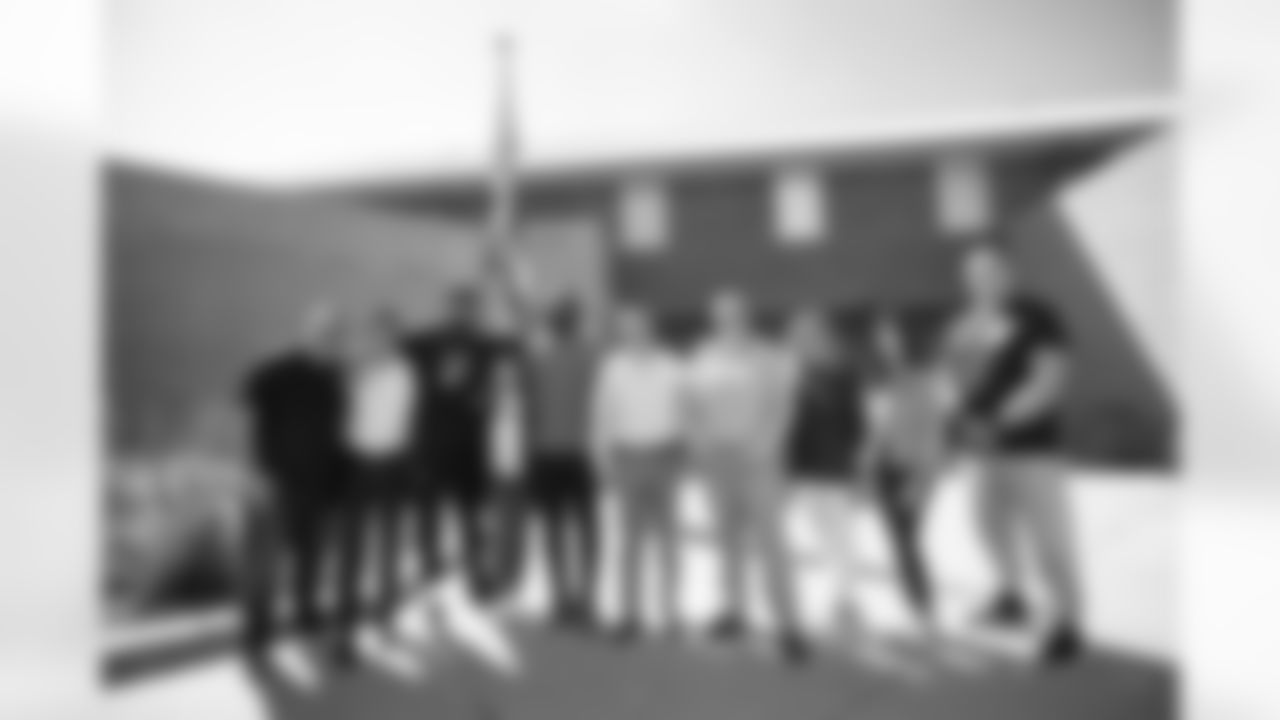 Tim Aragon, Patrick Smyth, Tim Patrick, Liz Jeralds, Baron Browning, Justin Webster, Carrie Walton Penner, Chrisi Hirsch and Garett Bolles pose for a group photo after a visit to the Marvin W. Foote Youth Services Center in Centennial, Colorado on September 12, 2023. Photo by Ben Swanson / Denver Broncos