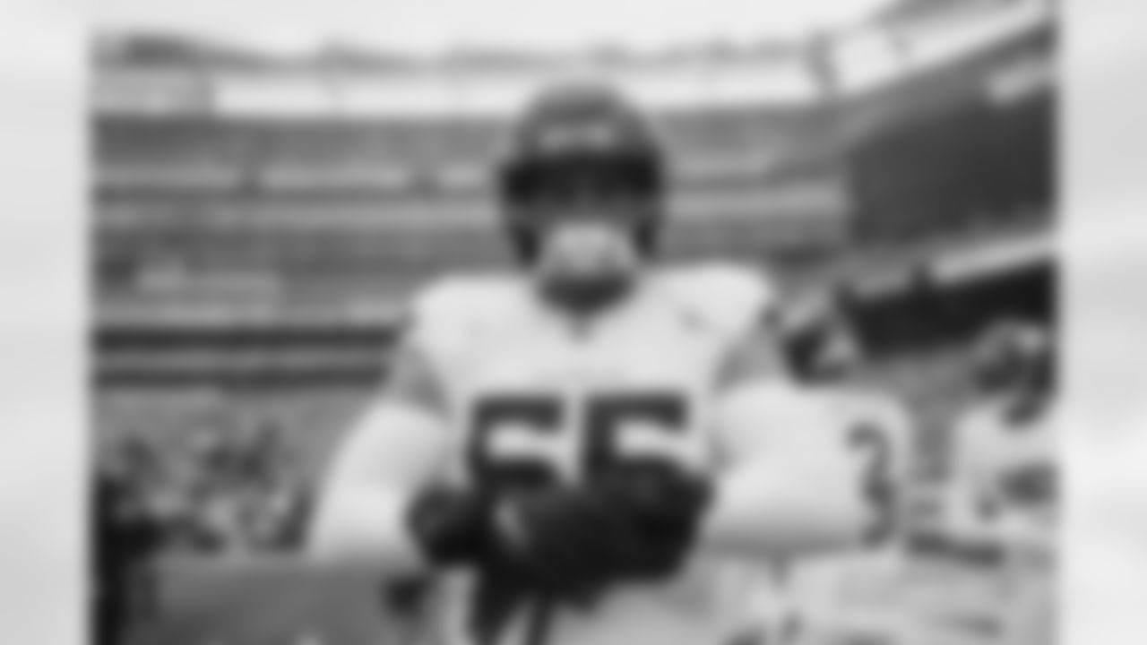Cody Barton (55) before the Broncos' Week 4 game against the New York Jets at MetLife Stadium in East Rutherford, New Jersey on September 29, 2024. Photo by Ben Swanson / Denver Broncos