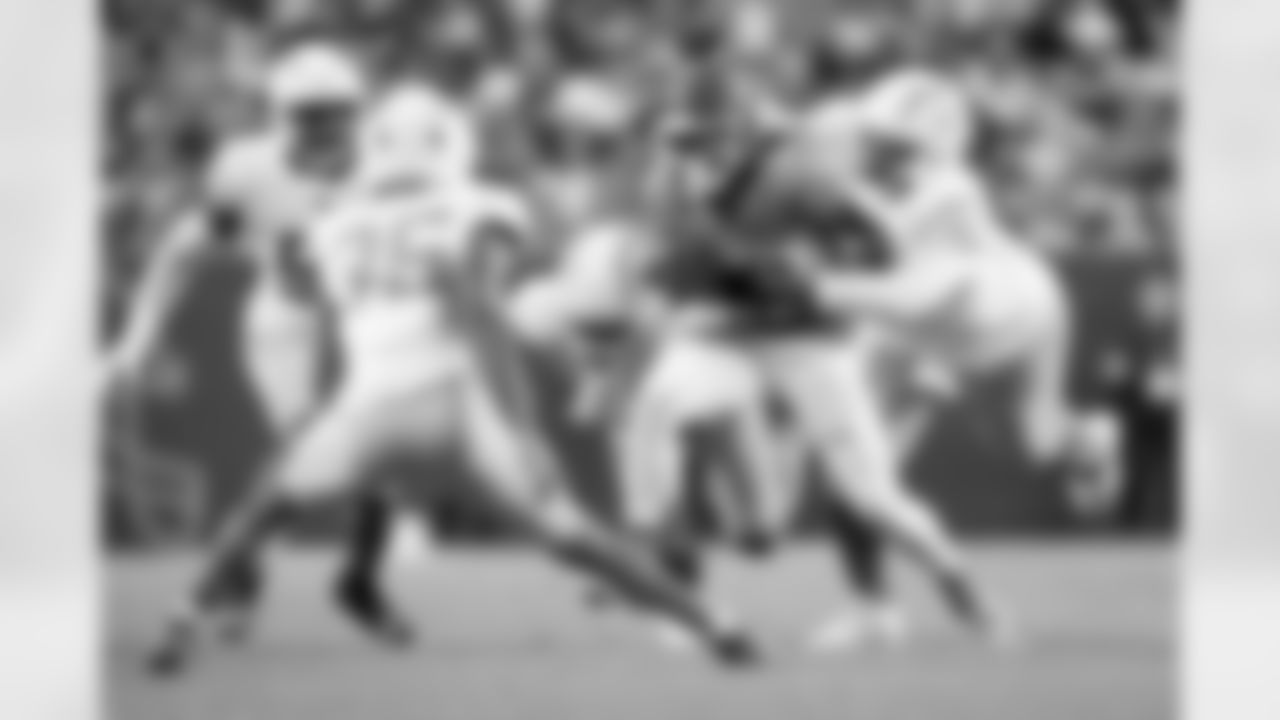 Denver Broncos running back Jaleel McLaughlin (38) runs with the ball during the Broncos' Week 18 game against the Los Angeles Chargers at Empower Field at Mile High in Denver, Colorado on January 4, 2026. Photo by Gabriel Christus / Denver Broncos