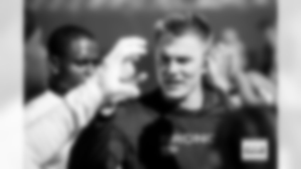 Bo Nix breaks down a huddle with a pregame speech before the Broncos' Week 5 game against the Philadelphia Eagles at Lincoln Financial Field in Philadelphia, Pennsylvania on October 5, 2025. Photo by Ben Swanson / Denver Broncos