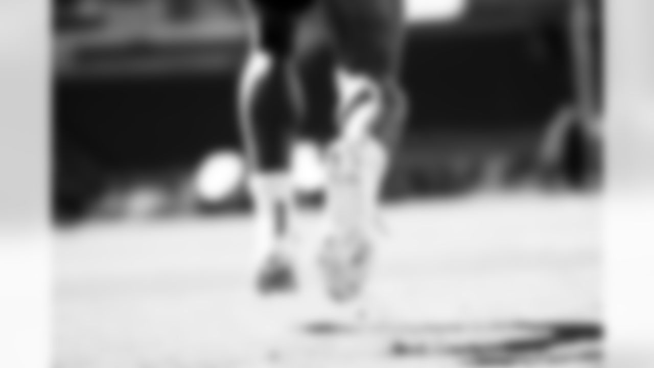 Courtland Sutton warms up before the Broncos' Week 5 game against the Philadelphia Eagles at Lincoln Financial Field in Philadelphia, Pennsylvania on October 5, 2025. Photo by Ben Swanson / Denver Broncos