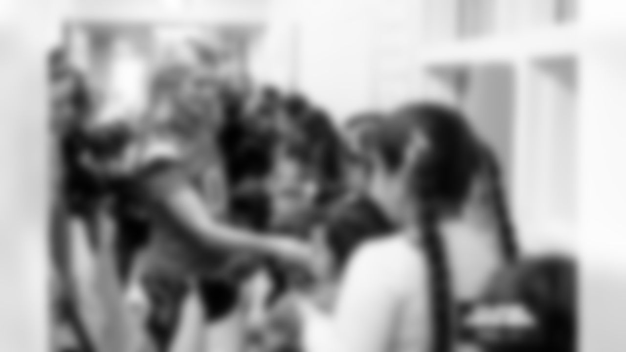 DBC Sydney J during a school hallway parade to celebrate the Denver Broncos making the playoffs on Thursday, January 15, 2026 at Lumberg Elemen in Denver, Lumberg Elementary School .
Photo by Gabriel Christus / Denver Broncos