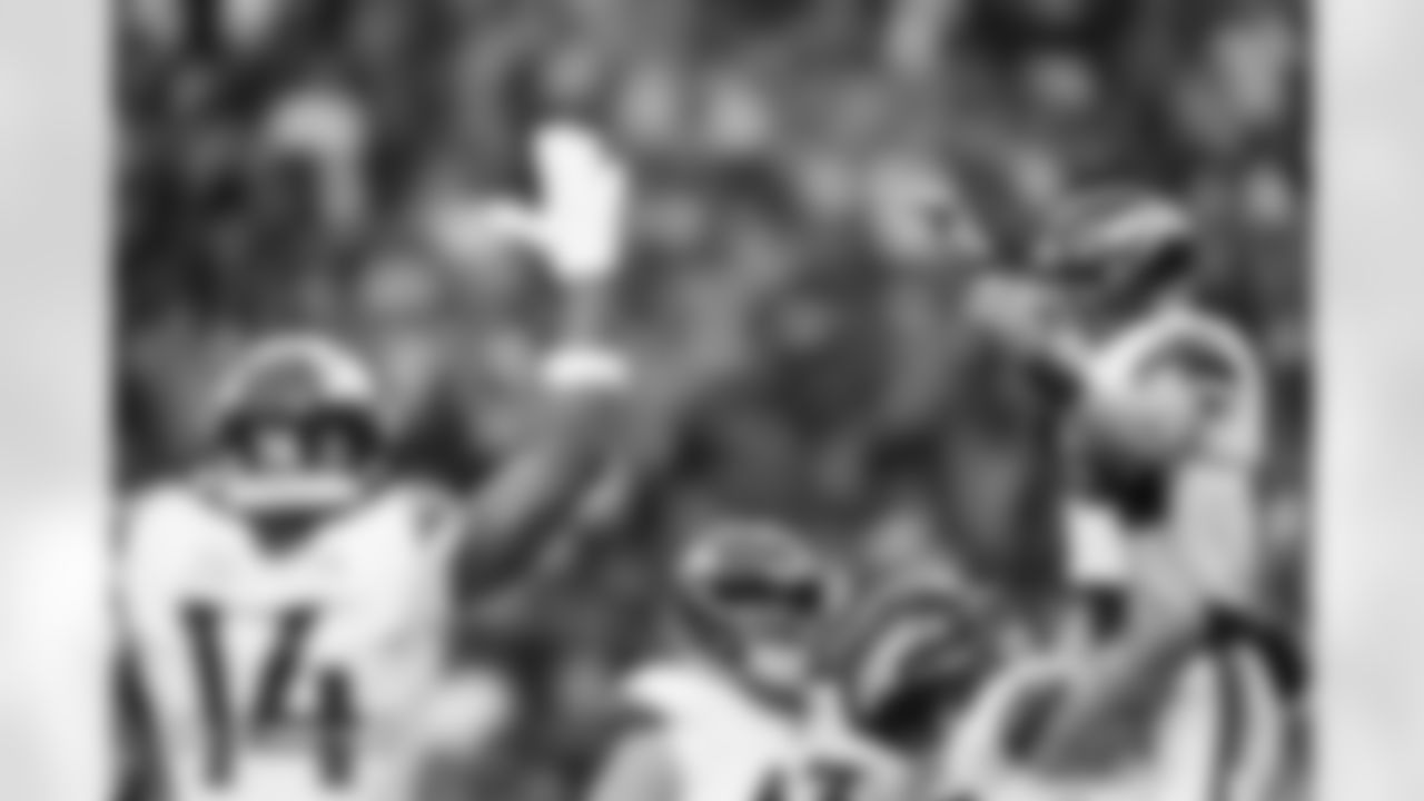 during the Broncos' Week 14 game against the Las Vegas Raiders at Allegiant Stadium in Las Vegas, Nevada on December 7, 2025. Photo by Gabriel Christus / Denver Broncos