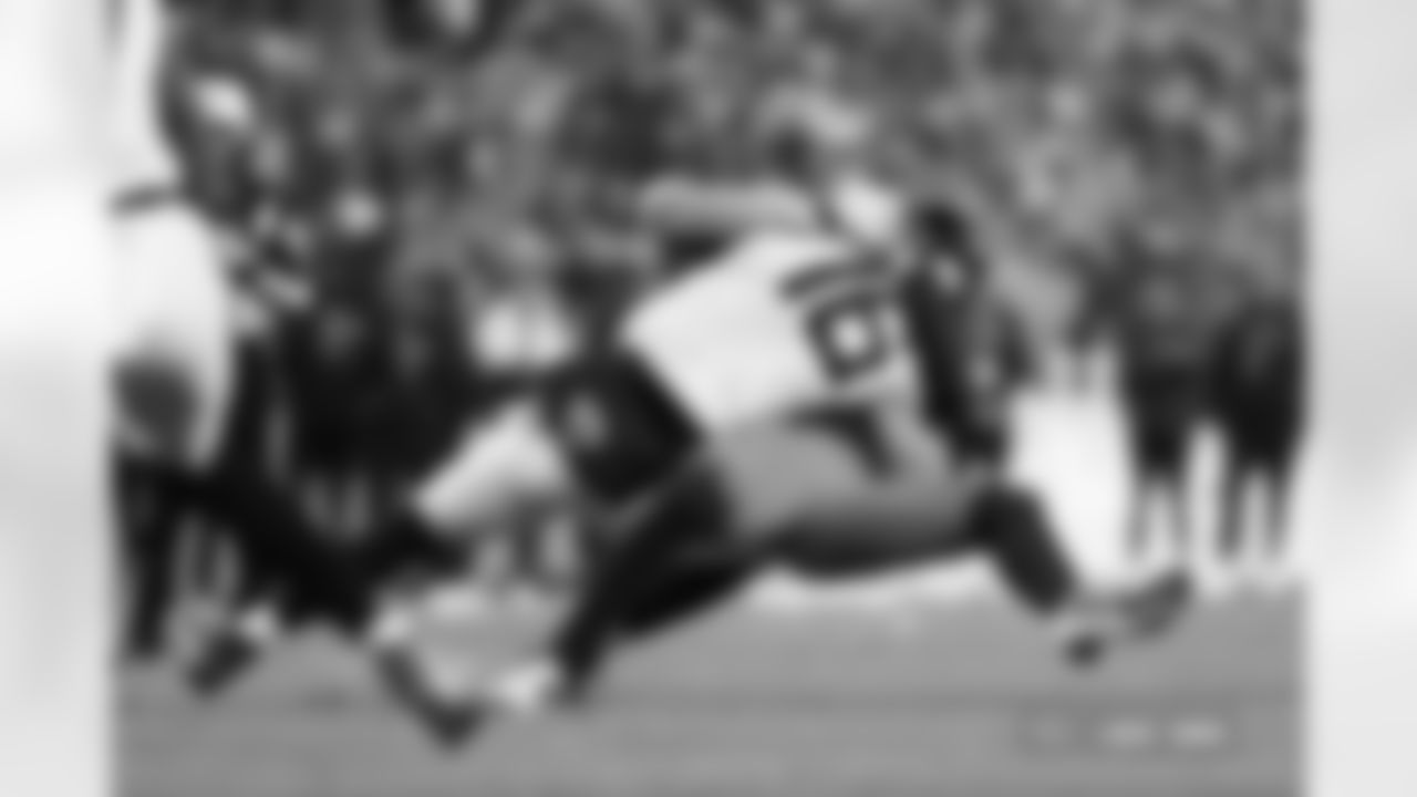 Que Robinson (51) during the Broncos' Week 16 game against the Jacksonville Jaguars at Empower Field at Mile High in Denver, Colorado on December 21, 2025. Photo by Gabriel Christus / Denver Broncos