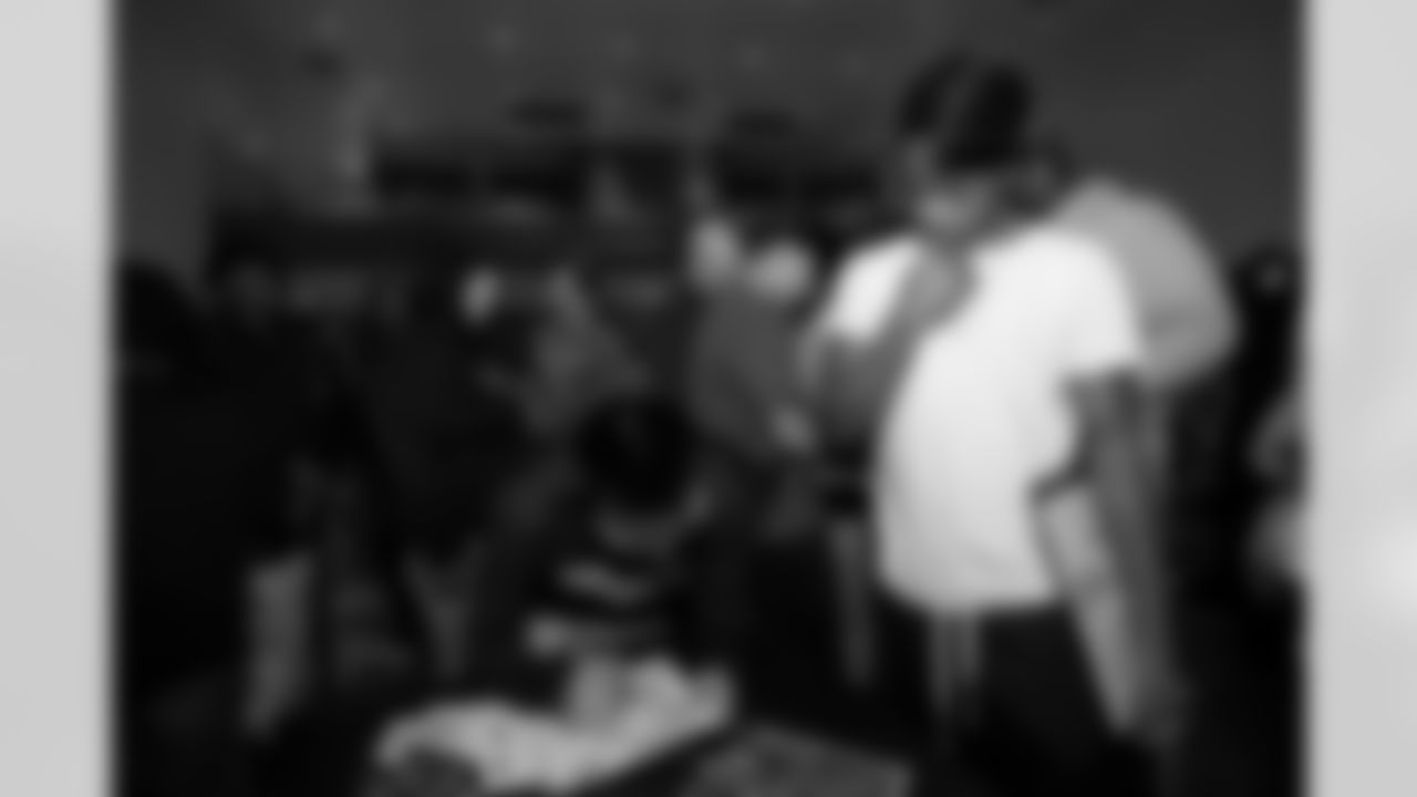 Denver Broncos alumni, cheer and players participated in ENT Adventures in Realiity on Tuesday, December 9, 2025 at Manual High School in Denver, Colorado.
Photo by Gabriel Christus / Denver Broncos