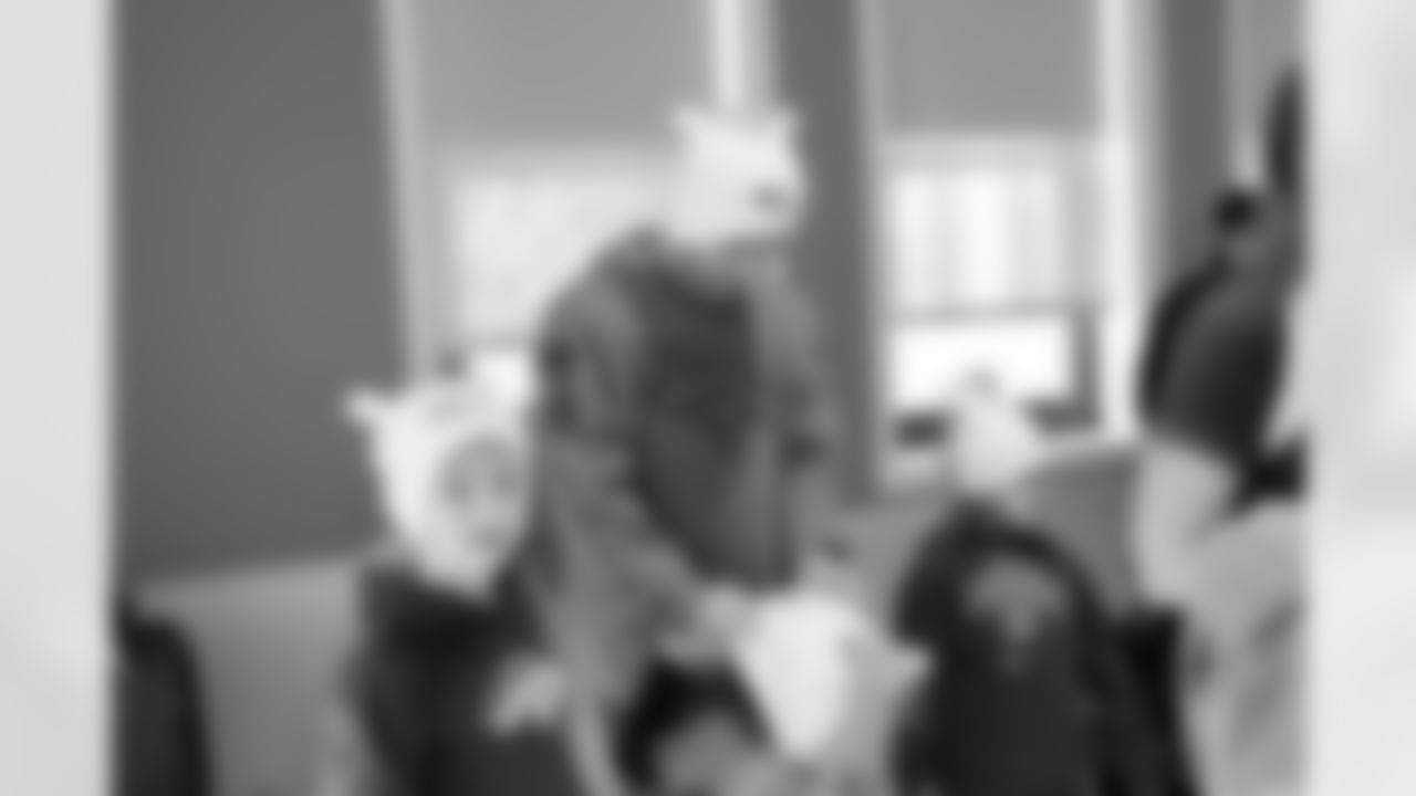 during a visit with military families on Saturday, November 29, 2025 at USO Warrior and Family Center in Fort Belvoir, Virginia.
Photo by Gabriel Christus / Denver Broncos