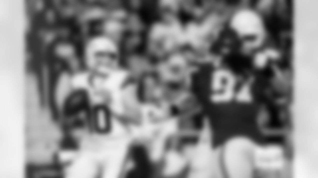 Denver Broncos quarterback Bo Nix (10) drops back to pass during the Broncos' Week 17 game against the Kansas City Chiefs at GEHA Field at Arrowhead Stadium in Kansas City, Missouri on December 25, 2025. Photo by Ben Swanson / Denver Broncos