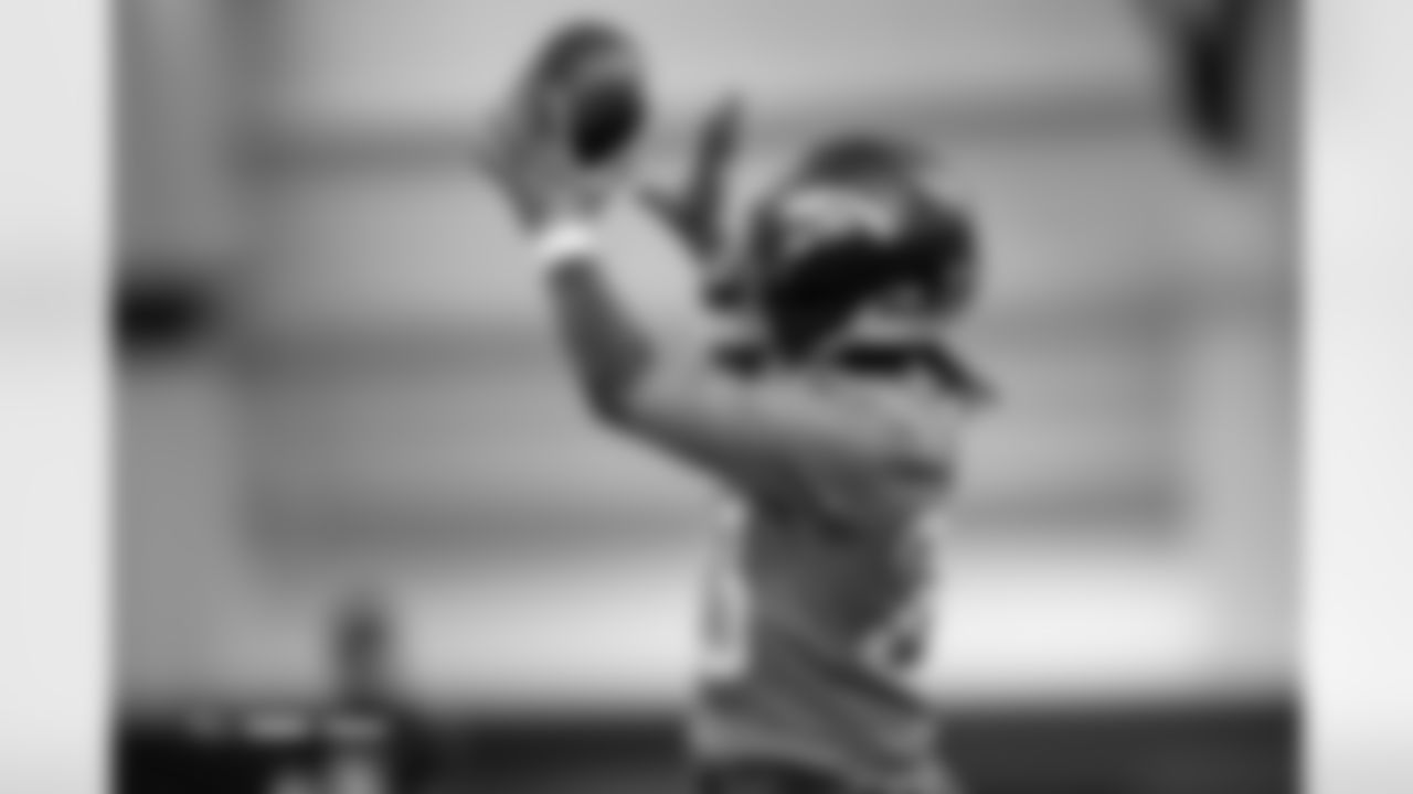 Jahdae Barron during practice at Broncos Park Powered by CommonSpirit in Englewood, Colorado on October 31, 2025. Photo by Ben Swanson / Denver Broncos