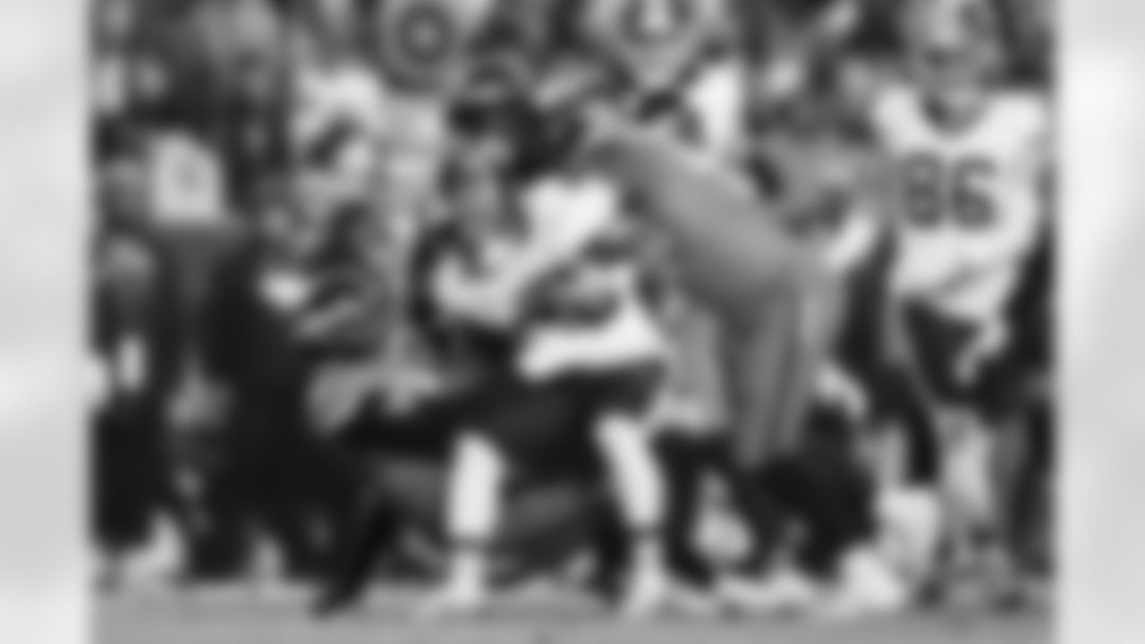 Jonathon Cooper and John Franklin-Myers during the Broncos' Week 13 game against the Washington Commanders at Northwest Stadium in Landover, Maryland on November 30, 2025. Photo by Ben Swanson / Denver Broncos