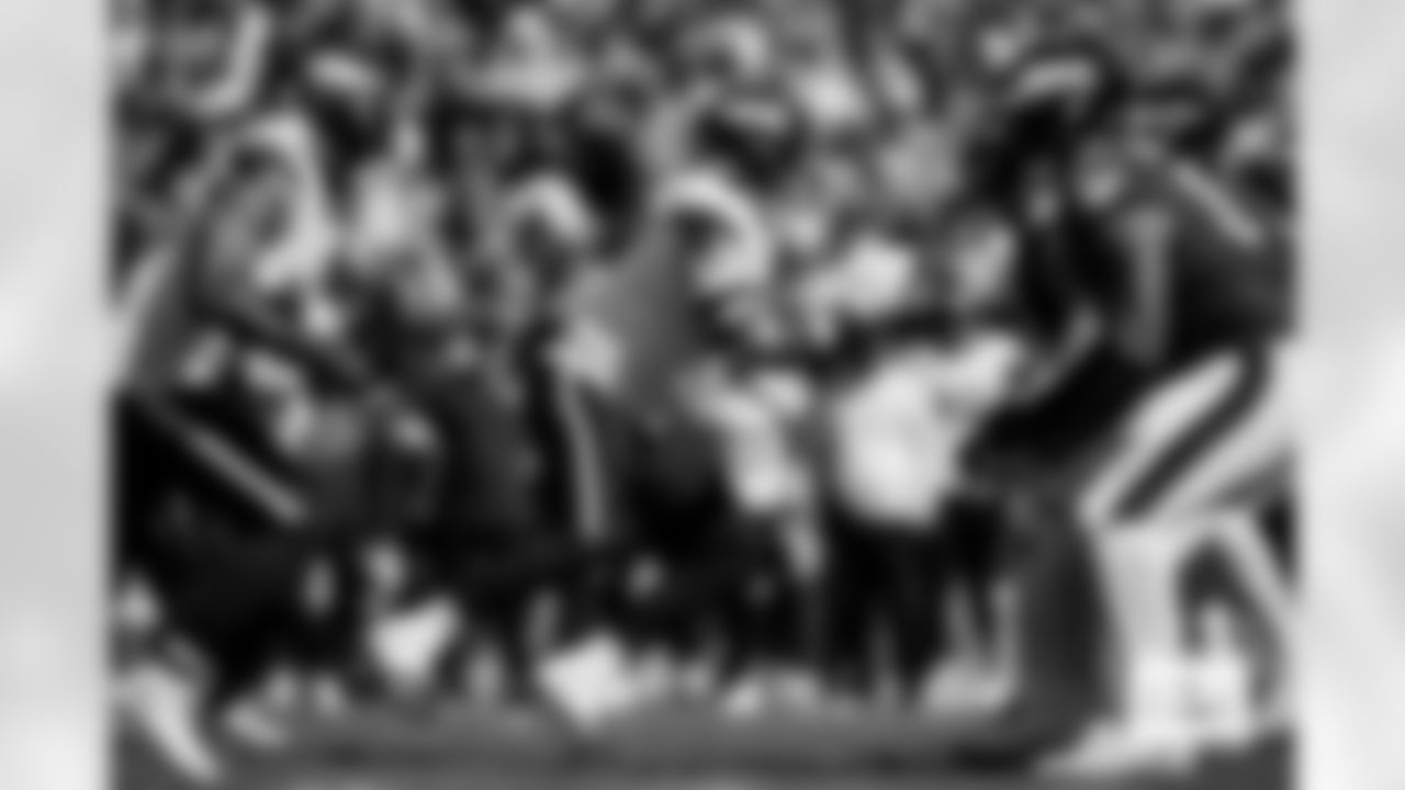 Denver Broncos defensive end Zach Allen (99) in action during the Broncos' Week 5 game against the Philadelphia Eagles at Lincoln Financial Field in Philadelphia, Pennsylvania on October 5, 2025. Photo by Ben Swanson / Denver Broncos