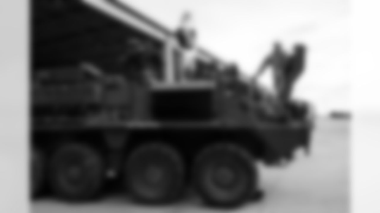 Denver Broncos Cheerleaders and Broncos alumni visit the United States Army post at Fort Carson during the Salute to Service Caravan on December 16, 2025. Photo by Ben Swanson / Denver Broncos