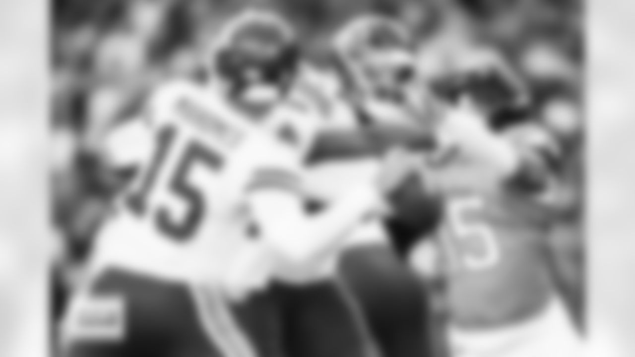 Denver Broncos linebacker Nik Bonitto (15) tries to get to Kansas City Chiefs quarterback Patrick Mahomes (15) during the Broncos' Week 11 game against the Kansas City Chiefs at Empower Field at Mile High in Denver, Colorado on November 16, 2025. Photo by Ben Swanson / Denver Broncos