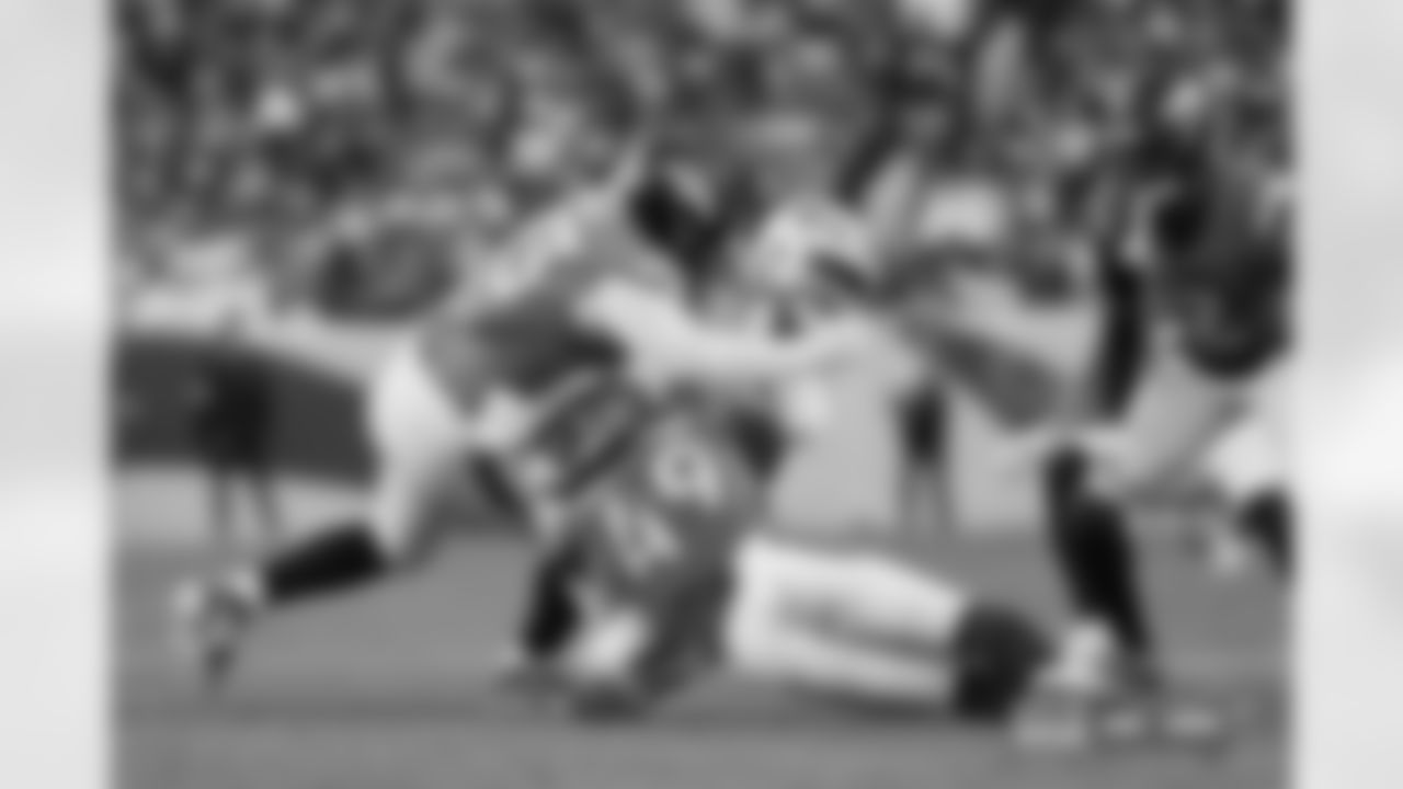 D.J. Jones and Alex Singleton during the Broncos' Week 15 game against the Green Bay Packers at Empower Field at Mile High in Denver, Colorado on December 14, 2025. Photo by Ben Swanson / Denver Broncos