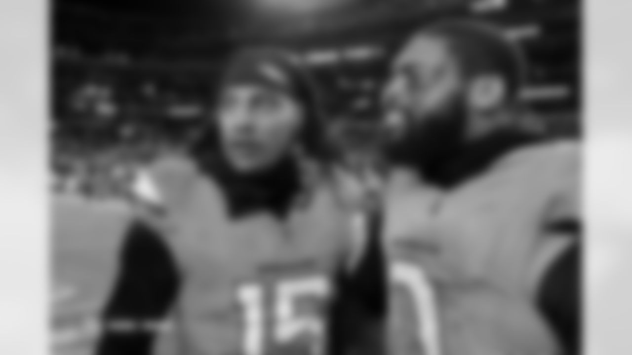 Nik Bonitto and Jonathon Cooper during the Broncos' Week 13 game against the Washington Commanders at Northwest Stadium in Landover, Maryland on November 30, 2025. Photo by Gabriel Christus / Denver Broncos