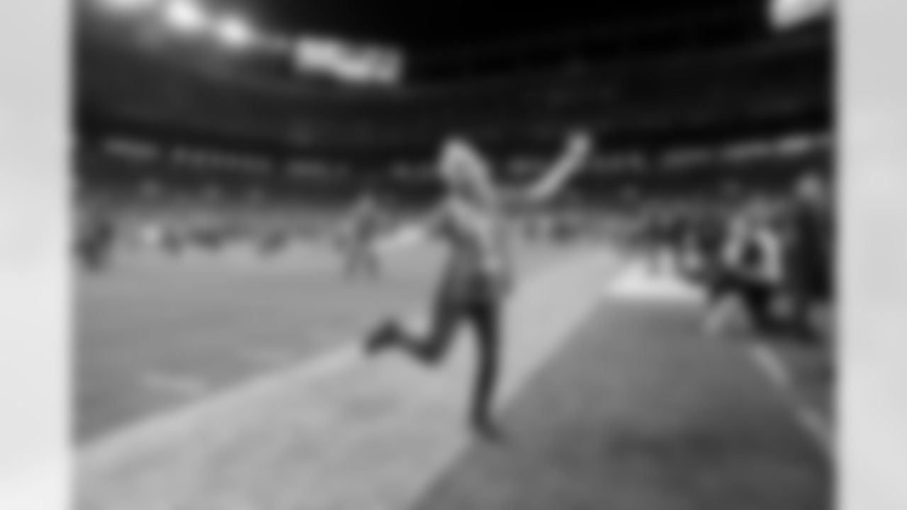 Angela Kinsey before the Broncos' Week 11 game against the Minnesota Vikings at Empower Field at Mile High in Denver, Colorado on November 19, 2023. Photo by Gabriel Christus / Denver Broncos