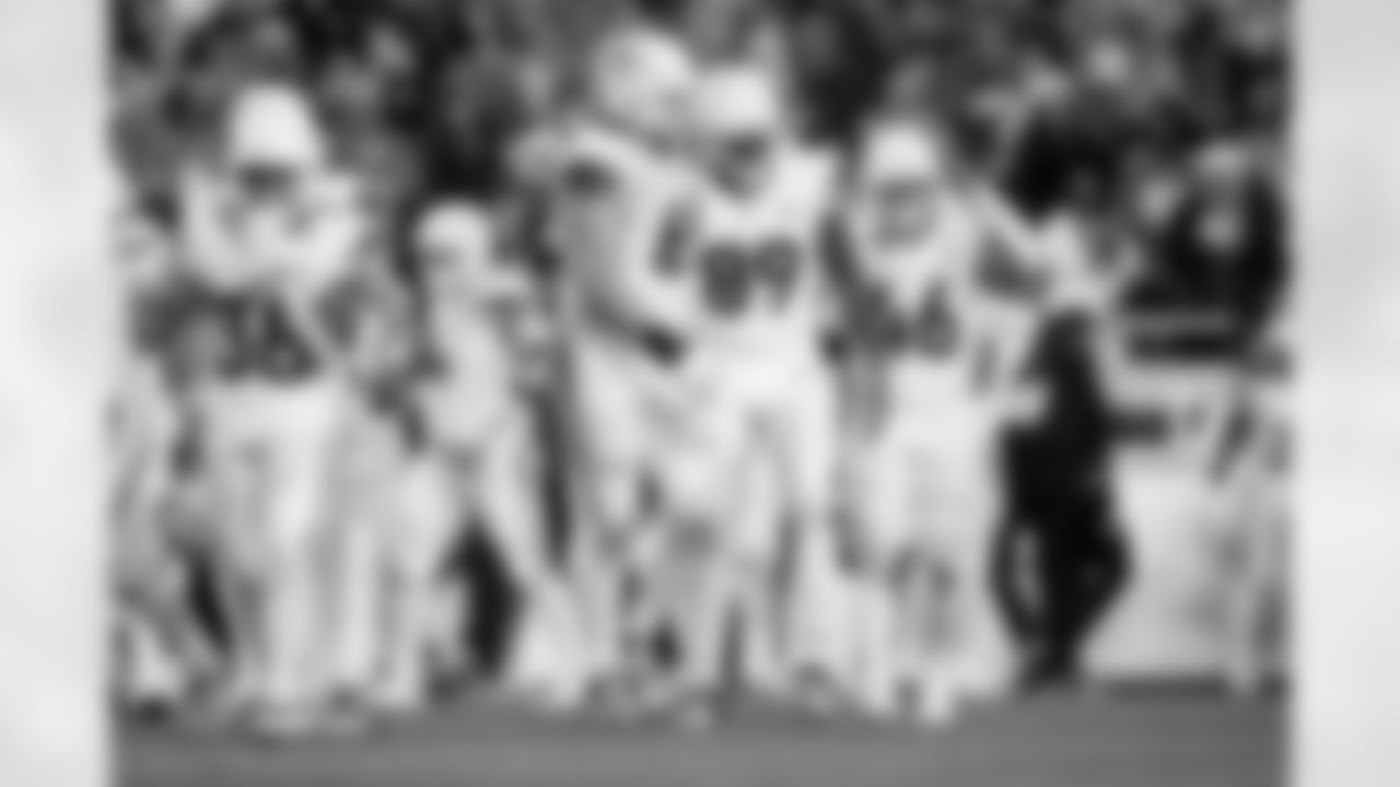 Mike McGlinchey and Marcedes Lewis during the Broncos' Week 17 game against the Kansas City Chiefs at GEHA Field at Arrowhead Stadium in Kansas City, Missouri on December 25, 2025. Photo by Ben Swanson / Denver Broncos