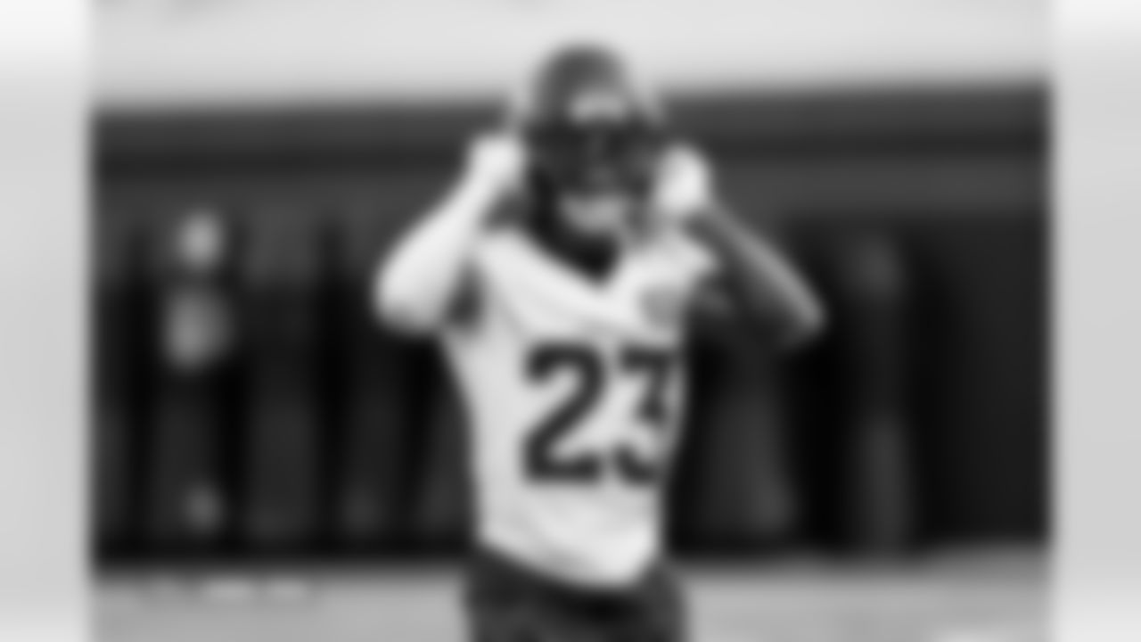 Jahdae Barron during practice at Broncos Park Powered by CommonSpirit in Englewood, Colorado on October 3, 2025. Photo by Ben Swanson / Denver Broncos