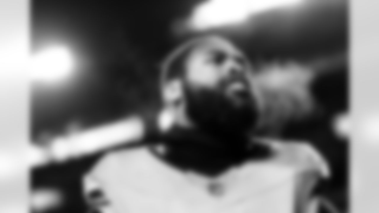 Denver Broncos linebacker Jonathon Cooper (0) gives a pregame speech before the Broncos' Week 13 game against the Washington Commanders at Northwest Stadium in Landover, Maryland on November 30, 2025. Photo by Ben Swanson / Denver Broncos