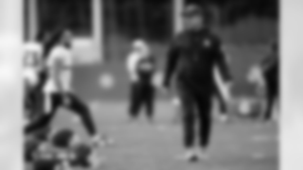 Sean Payton during practice at Broncos Park Powered by CommonSpirit in Englewood, Colorado on January 1, 2026. Photo by Ben Swanson / Denver Broncos