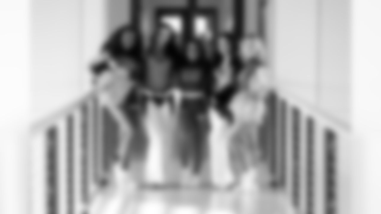 DBC Sam and DBC Ariana with Washington Commanders Cheerleaders during a visit with military families on Saturday, November 29, 2025 at USO Warrior and Family Center in Fort Belvoir, Virginia.
Photo by Gabriel Christus / Denver Broncos