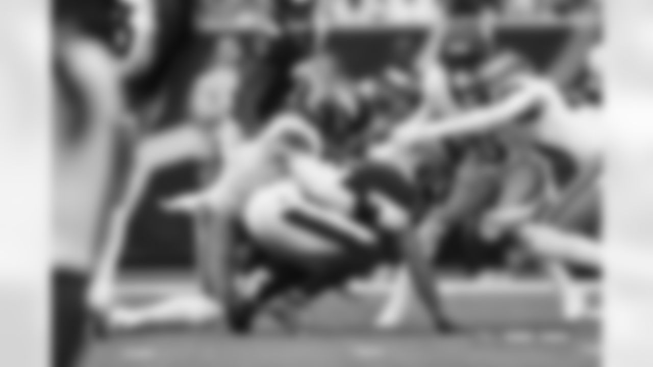 Alex Singleton (49) during the Broncos' Week 9 game against the Houston Texans at NRG Stadium in Houston, Texas on November 2, 2025. Photo by Ben Swanson / Denver Broncos