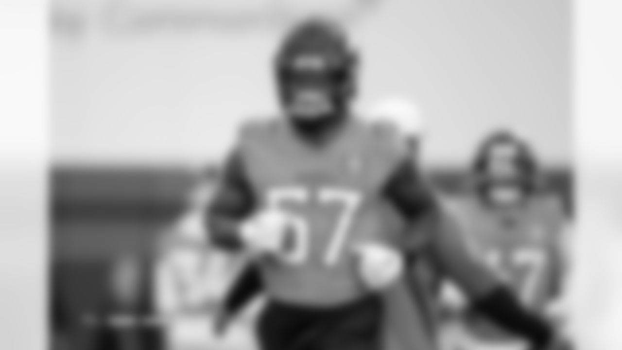 Dre Greenlaw during practice at Broncos Park Powered by CommonSpirit in Englewood, Colorado on October 31, 2025. Photo by Ben Swanson / Denver Broncos