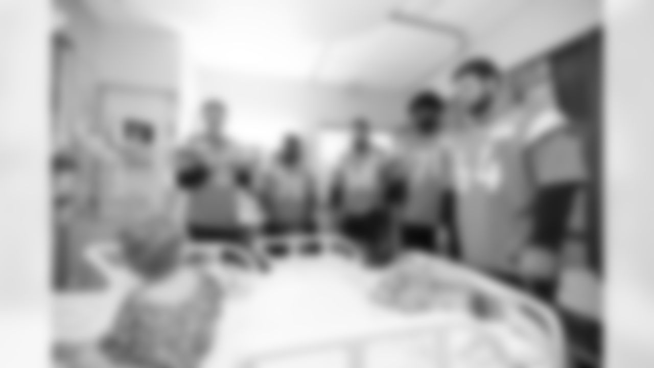 Jeremy Crawshaw, Marques Cox, Joe Michalski, Xavier Truss and Clay Webb during a rookie visit to the Children's Hospital Colorado on Monday, June 2, 2025 in Aurora, Colorado.
Photo by Gabriel Christus / Denver Broncos