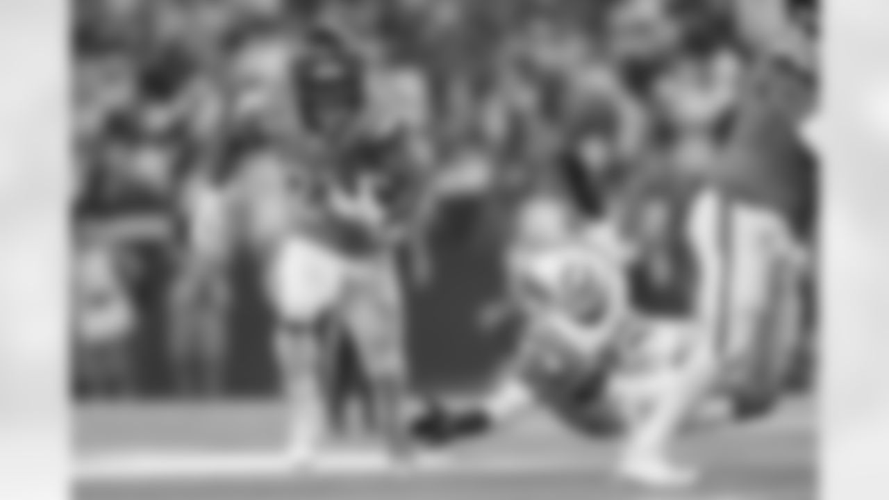 Denver Broncos running back J.K. Dobbins (27) runs with the ball during the Broncos' Week 2 game against the Indianapolis Colts at Lucas Oil Stadium in Indianapolis, Indiana on September 14, 2025. Photo by Gabriel Christus / Denver Broncos