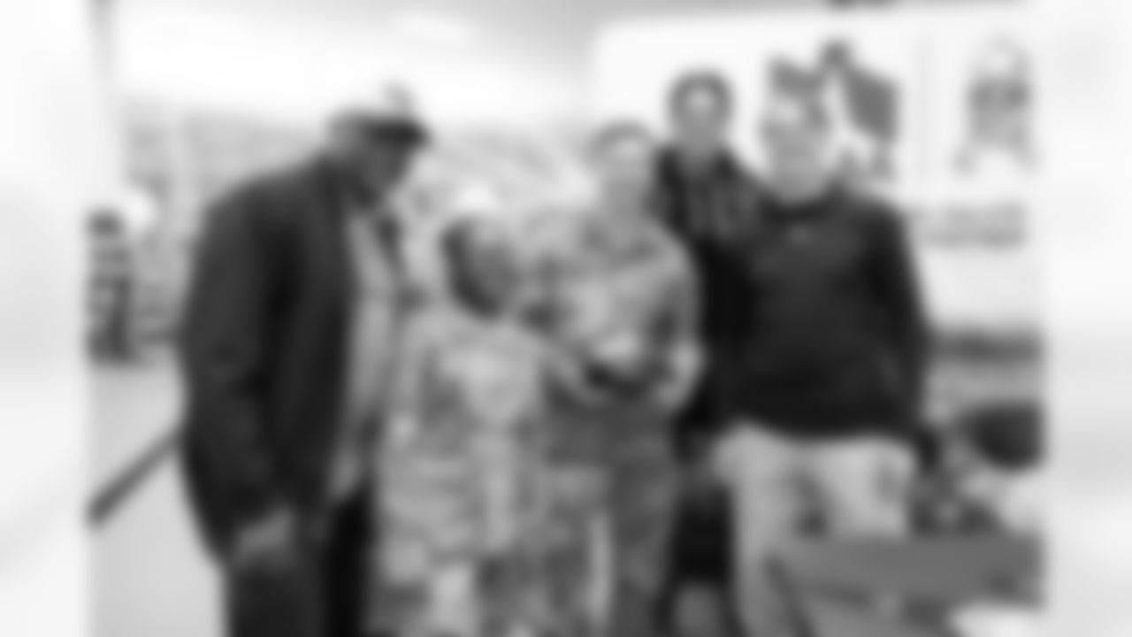 Denver Broncos Cheerleaders and Broncos alumni visit the United States Army post at Fort Carson during the Salute to Service Caravan on December 16, 2025. Photo by Ben Swanson / Denver Broncos